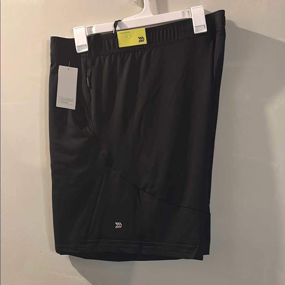 Clearance//NWT all in motion Mens training shorts
